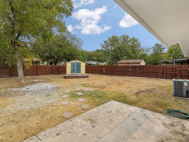 4311 Sun Gate St — Photo 9