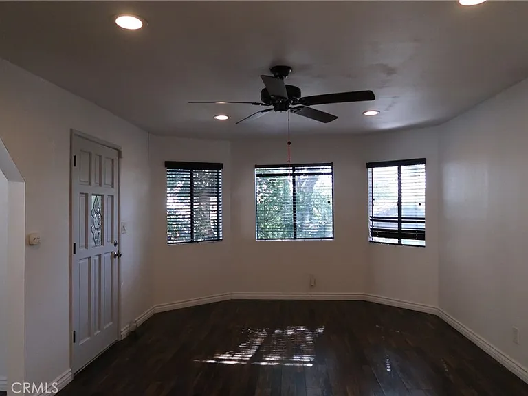 455 Nassau Ave — Photo 3