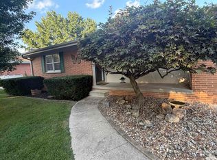 24 Longbow Ln, Springfield, IL 62704