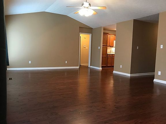 4th image of 3424 Cool Springs Ct