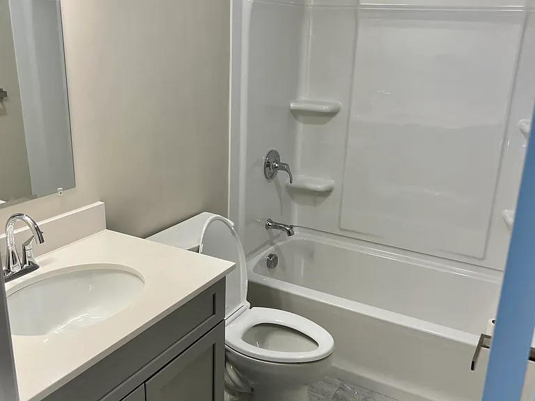 11-13 Garfield Ave — Photo 18