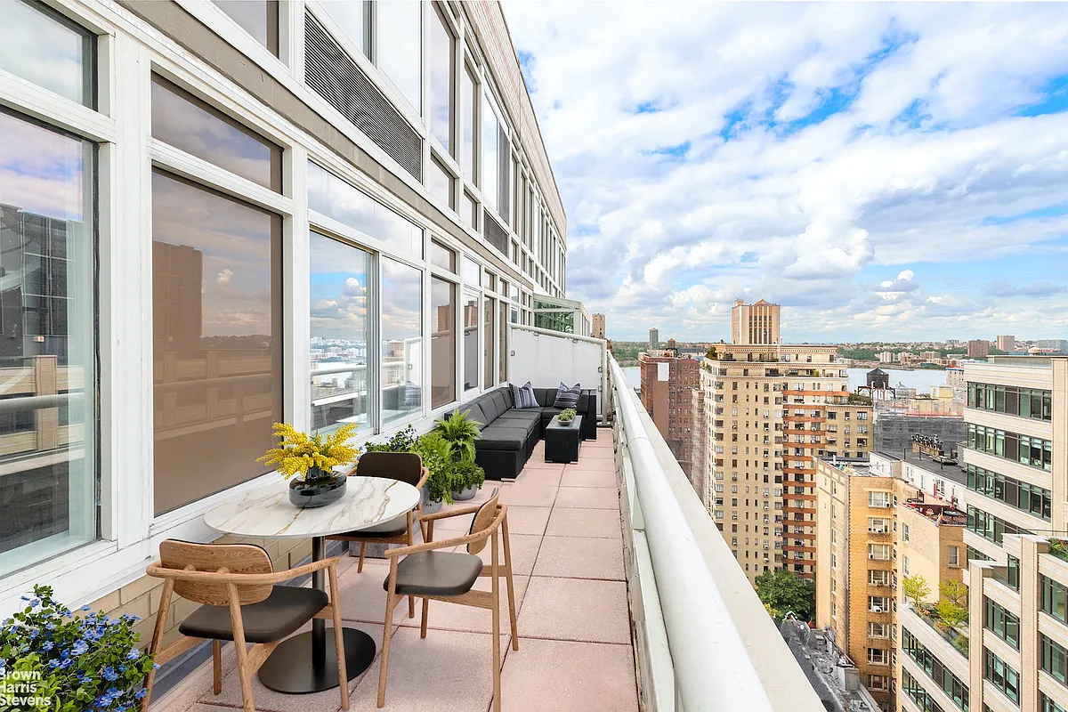 2373 Broadway Unit PH8  