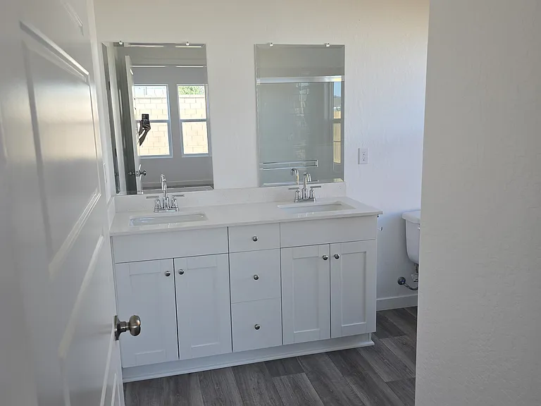 2584 W Cambridge St — Photo 7
