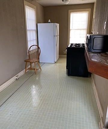 2nd image of 2129 South St