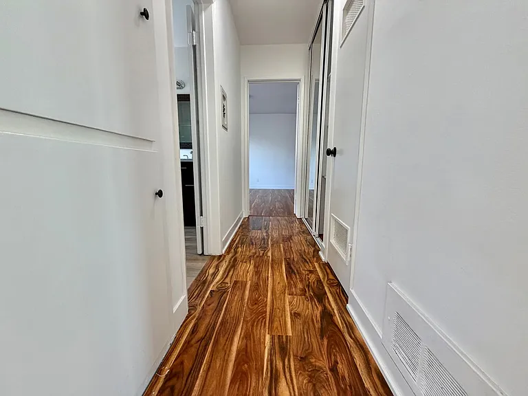 2201 Manhattan Ave — Photo 8