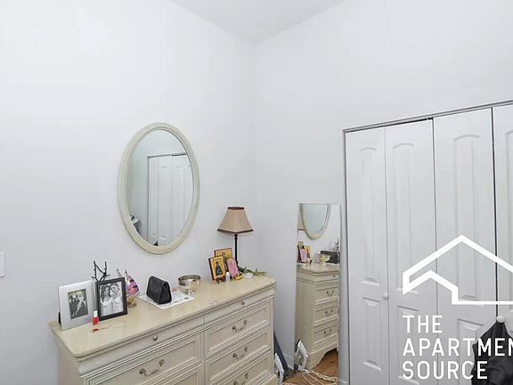 4th image of 1246 W Chicago Ave