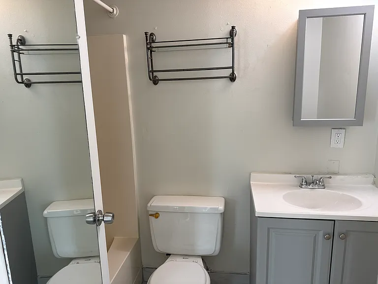 60 Strawberry Hill Ave #418 — Photo 14