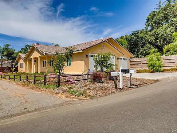 2nd image of 134 La Lomita Dr
