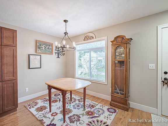 5th image of 657 Wren Ct #5