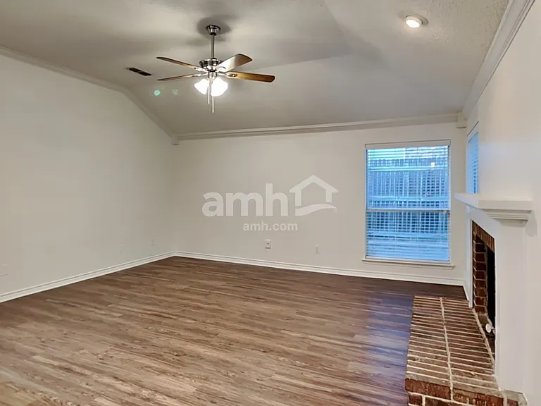 4709 Shadow Crest Dr — Photo 6