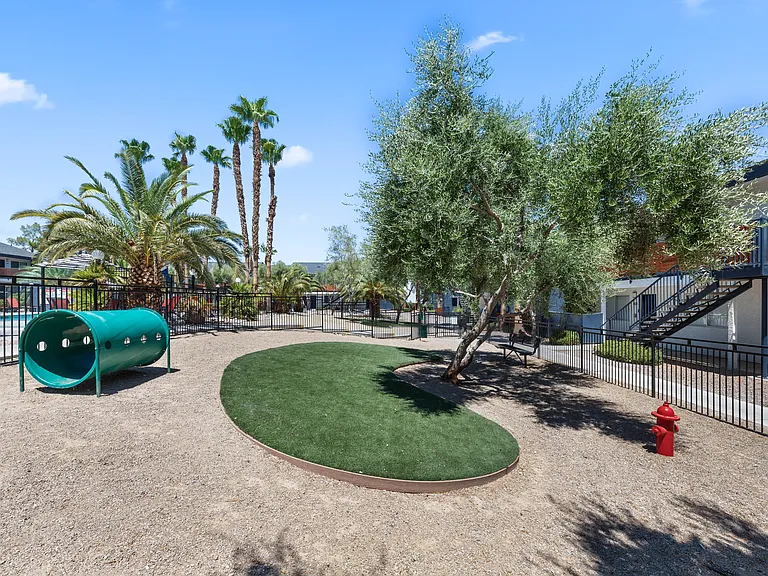 District 5800 Apartment Homes — Photo 18