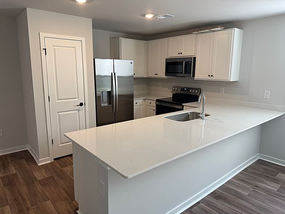 3rd image of 1437 King Oaks Loop