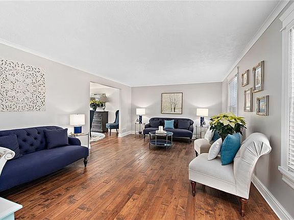 5th image of 221 Lynn Ann Dr