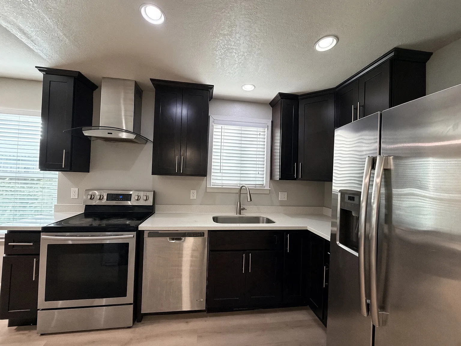 4 bed, 1320 sqft, $4,150 — Photo 3