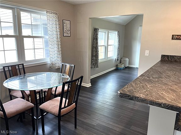3rd image of 145 Traymore Blvd