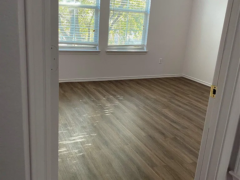 1850 Logan Dr — Photo 17