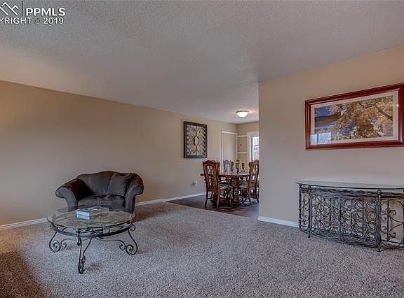 4th image of 4927 Villa Cir