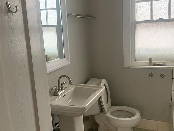 4th image of 16802 Delaware Ave #2
