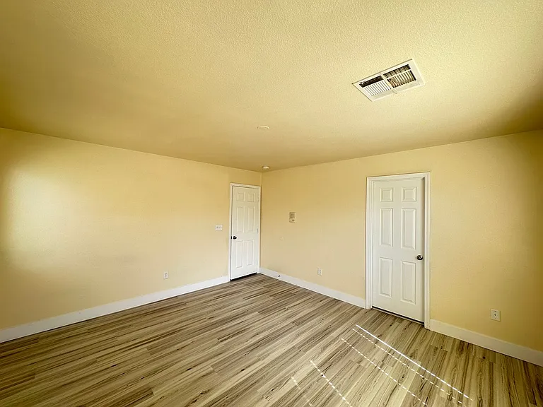 5640 Woods Crossing St — Photo 10