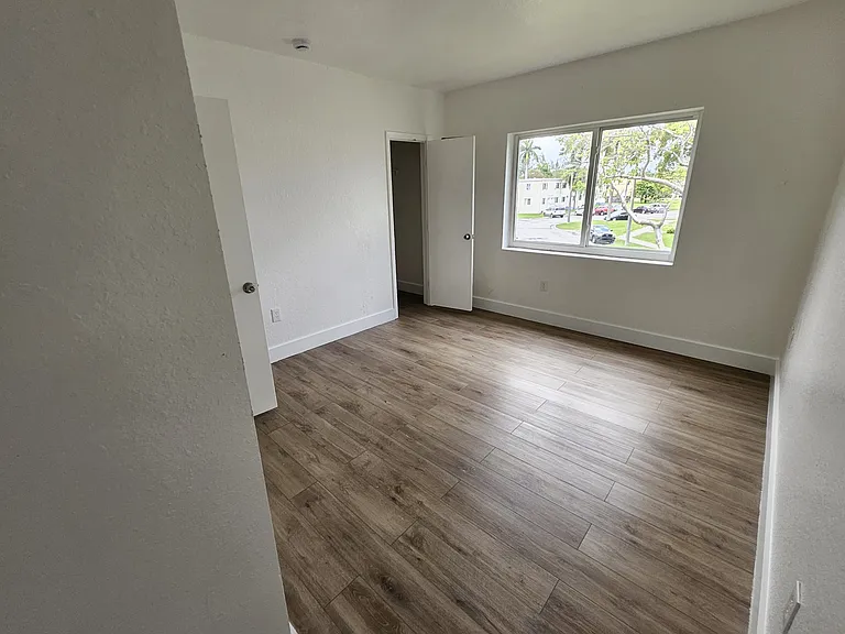 450 NW 84th St #1 — Photo 37