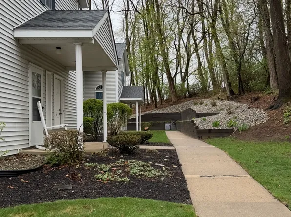 1307 Greenwich Dr, Albany, NY 12203