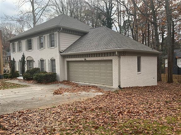 3rd image of 2415 Pine Cove Dr