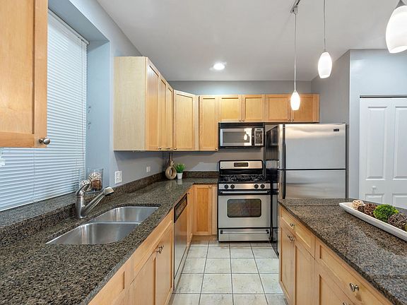 5th image of 3332 W Belden Ave #1