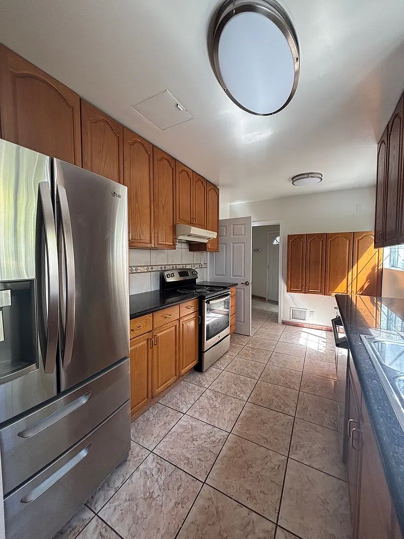 **Beautiful 3 Bedroom + 2.5 Bathroom + Office/den, Single-Family Home with Large Yard & Garage Pr... — Photo 1