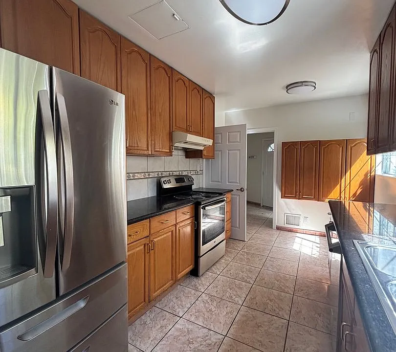 221 N Commonwealth Ave