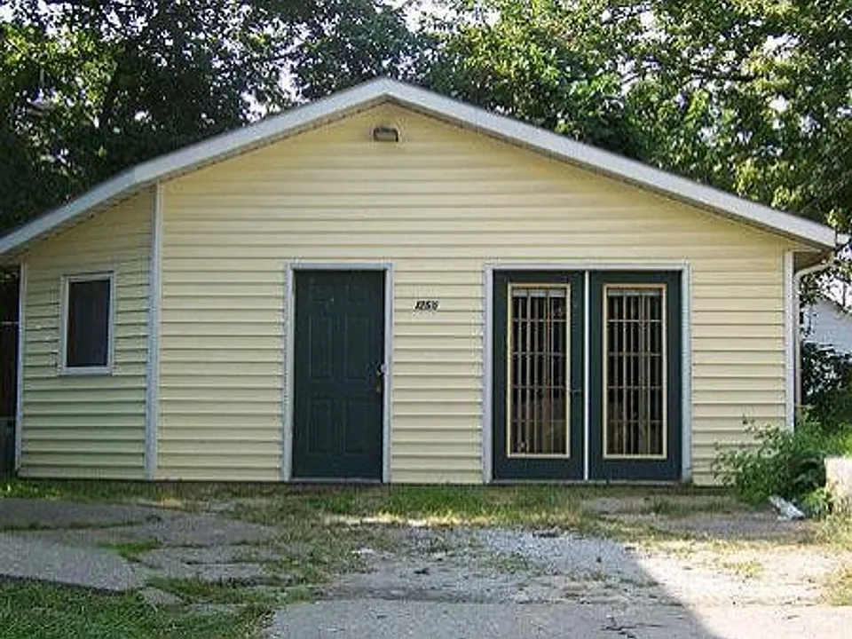 125.5 E 10th St