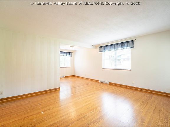 5th image of 838 Wildwood Cir