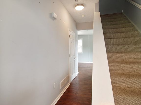 4th image of 5425 Herman Ave #9