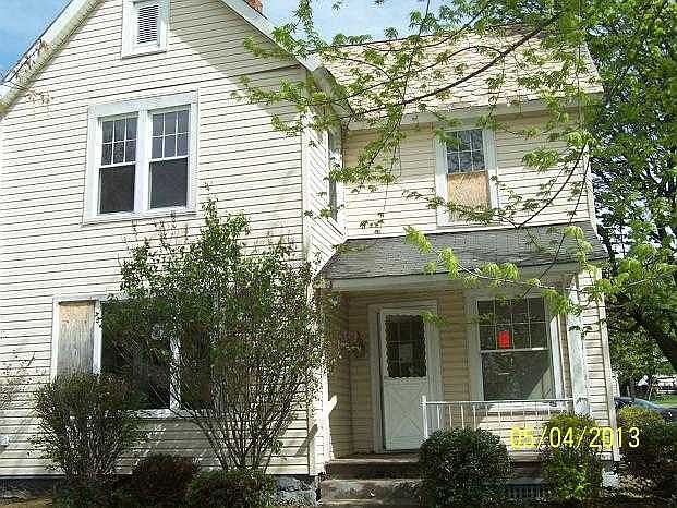 1st image of 306 W 7th St
