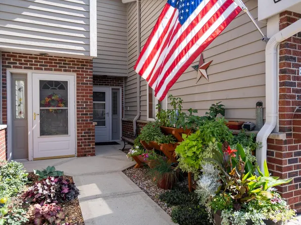 240 Marina COURT #33, Waterford, WI 53185