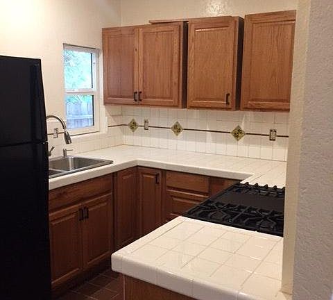 4th image of 2430 E St