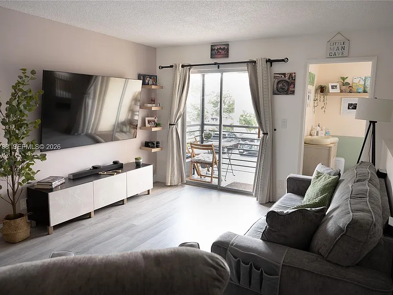 508 Gardens Dr #202 — Photo 7
