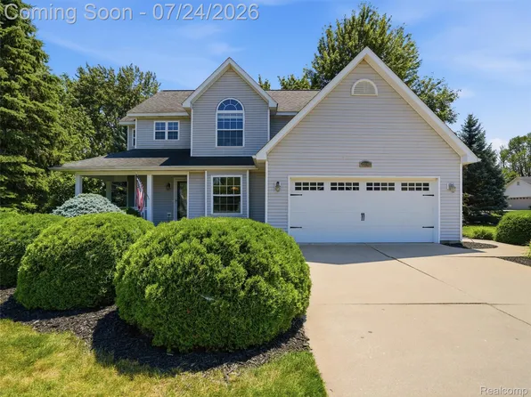 12295 Water Greens Ct, Fenton, MI 48430