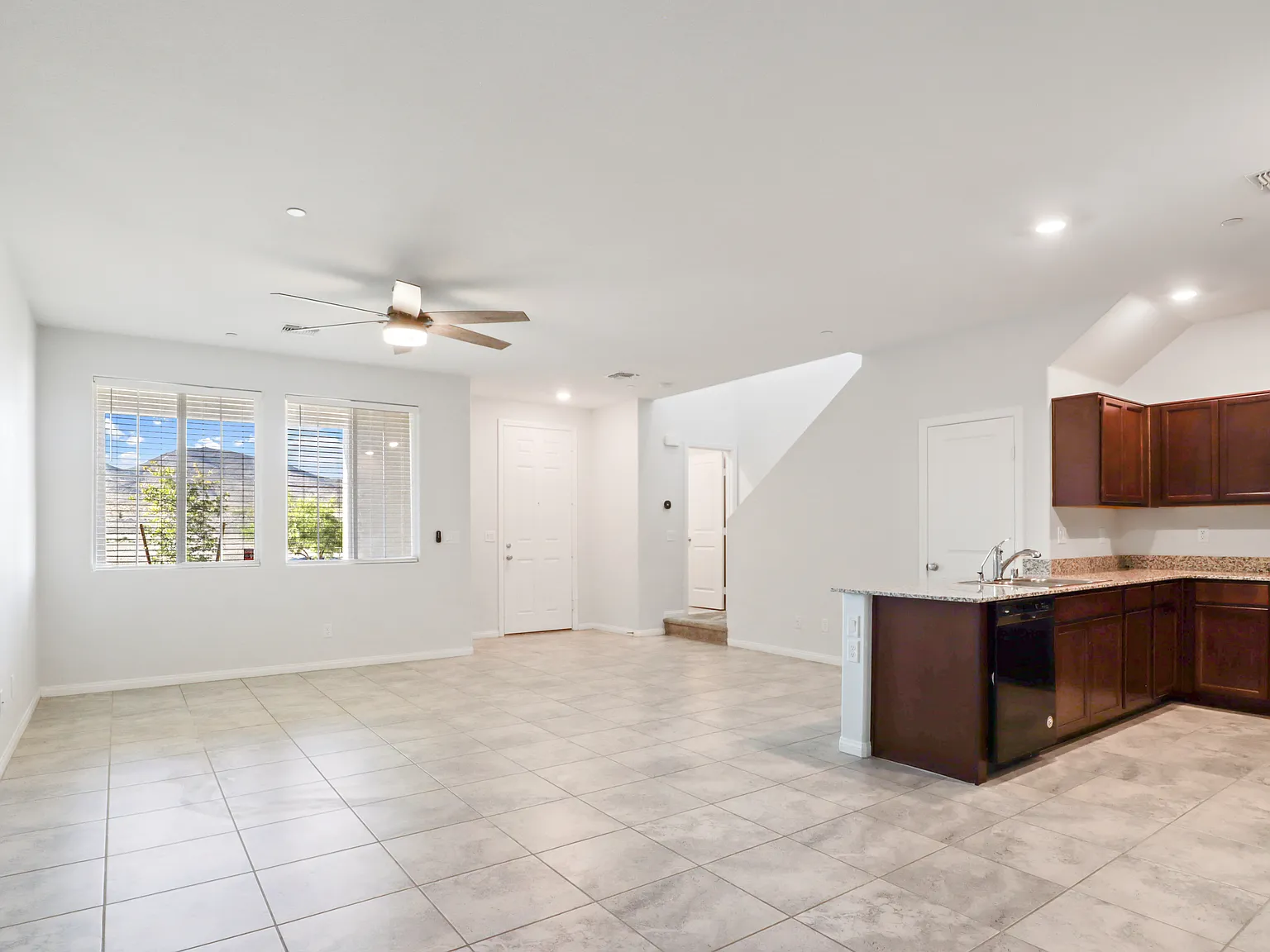 2 bed, 2.5 bath, 1366 sqft, $1,950 — Photo 4