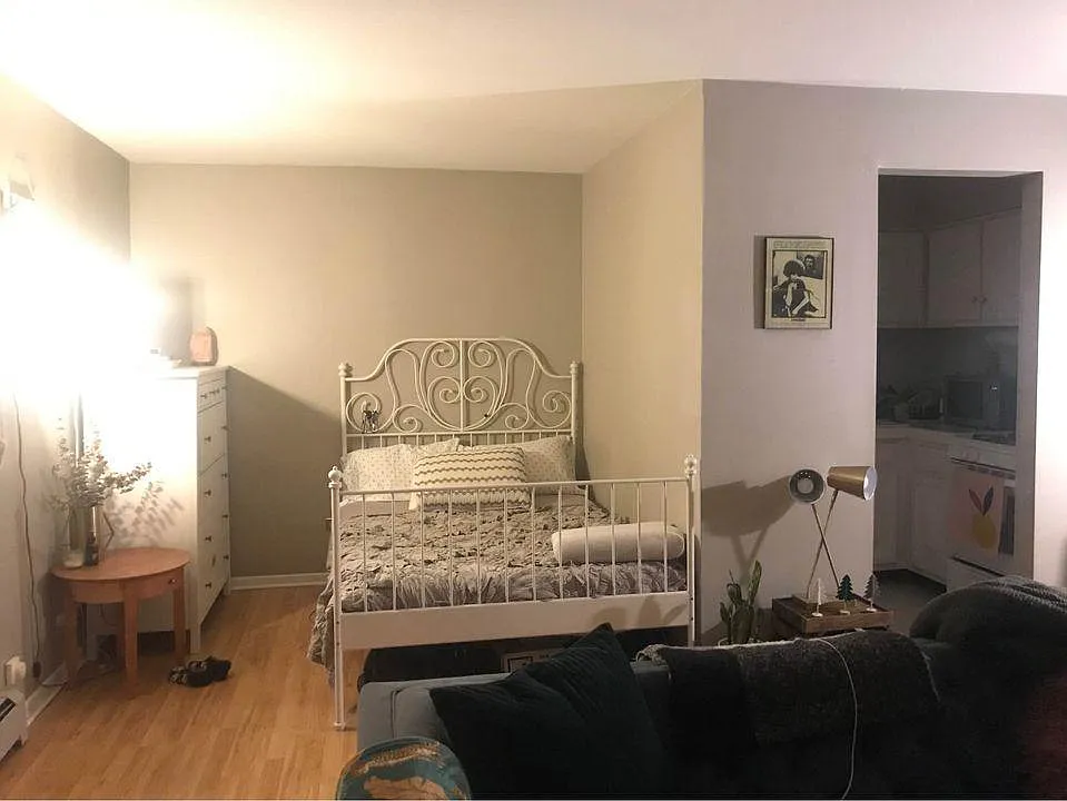 Photo 2 of 8 - 401 W Webster Ave #307 - Chicago, IL Building Photo - 401 W Webster Ave #307