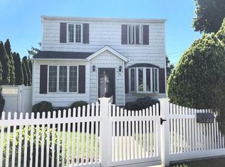 100 Mitchell St, Bellmore, NY 11710