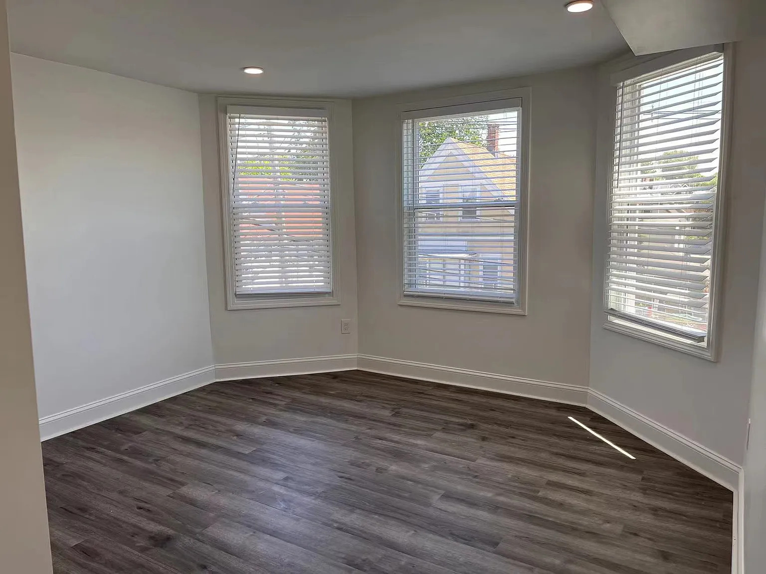 2 bed, 983 sqft, $3,400 — Photo 4