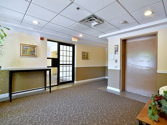 5th image of 635 Perrie Dr APT 403