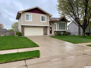 8938 N 81st Ave, Omaha, NE 68122