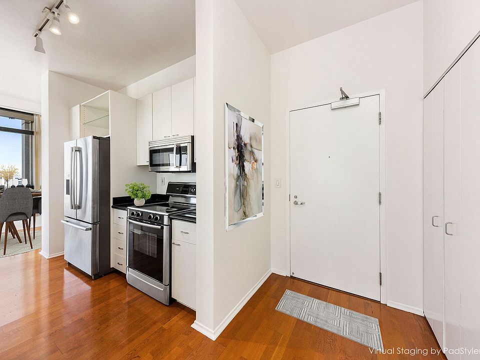 1st image of 300 3rd St APT 1405