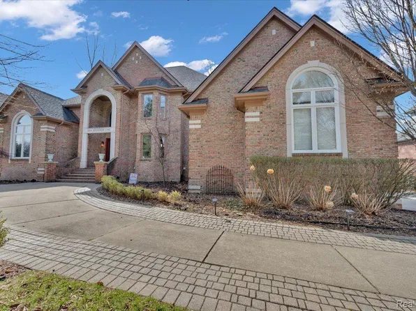 4952 Brookside Ln, Washington, MI 48094