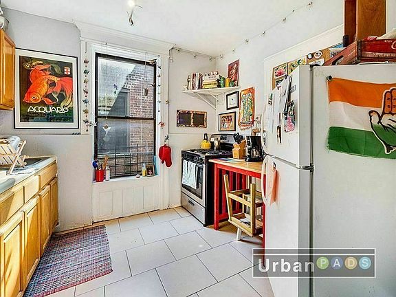 4th image of 1469 Pacific St #2R