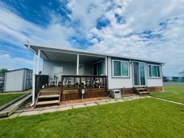 17 Fighting Fish Dr, Oscoda, MI 48750