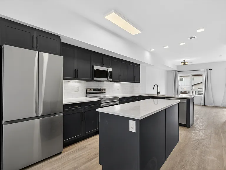 11 Merkel Manza Blvd — Photo 69
