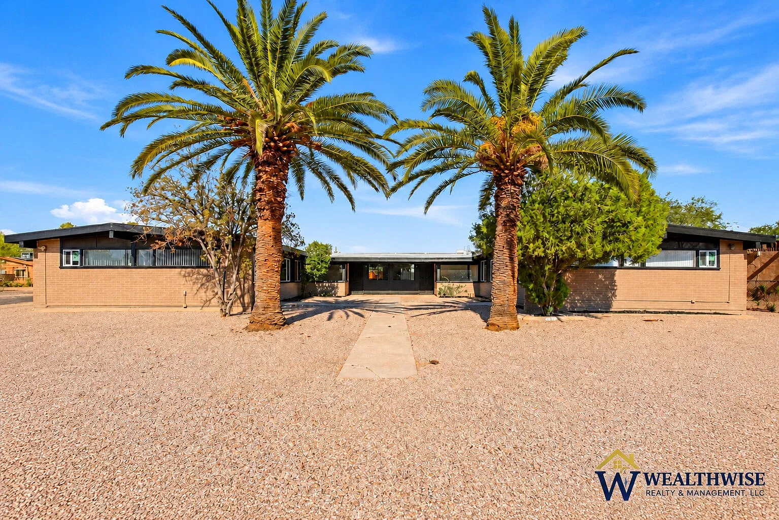 2 bed, 1.0 bath, 851 sqft, $1,195 — Photo 1