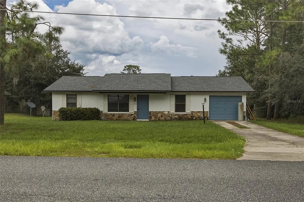 3 bed, 2.0 bath, 1438 sqft, $1,700 — Photo 1